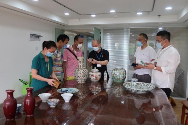 2020年6月30日全天，广东省文物鉴定站面向社会开展民间收藏文物咨询鉴定工作。全天共有18位藏友携带84件文物及复仿制品前往咨询鉴定。.jpg