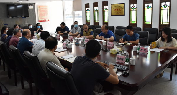 1.梅其洁副厅长在省立中山图书馆召开调研座谈会.JPG