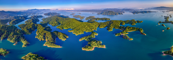 4.万绿湖风景区（《万绿湖朝阳》戴远标18807621682）.jpg